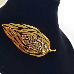 Lisner Leaf Brooch Rhinestone Pin Brushed Gold Tone Signed Vintage Retro 1960's